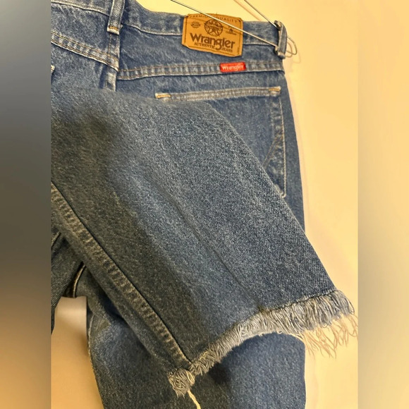 Vintage Wrangler Frayed Bottom Jeans. - Picture 4 of 10
